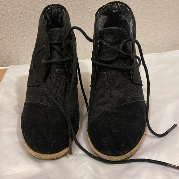 TOMS Black Suede Open Toe Bootie Women’s Size 7 - Picture 1 of 4